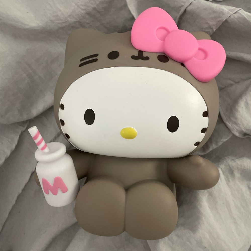 hello kitty piggy bank